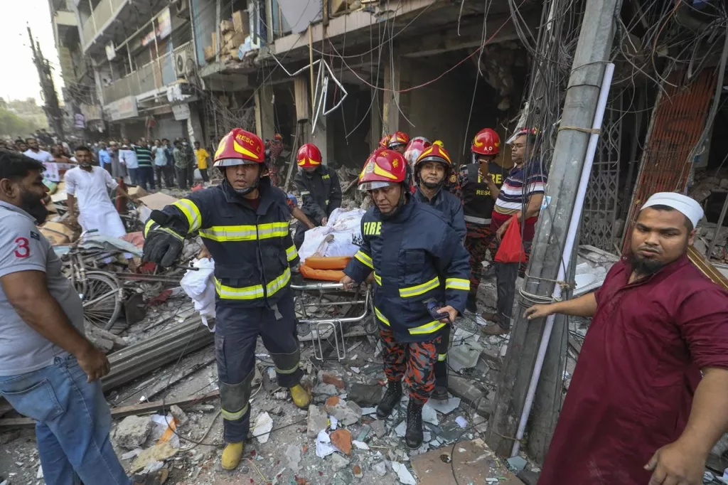 (VIDEO) Bangladesh: 19 persoane au murit și peste 100 au fost rănite într-o explozie