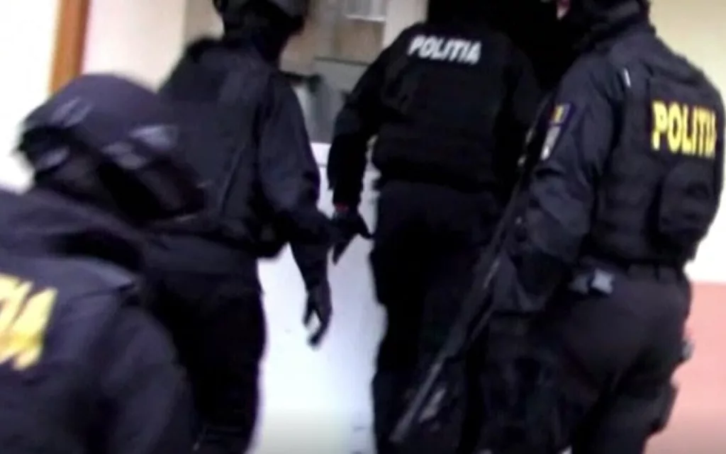 40 de percheziții în 15 județe și Capitală, într-un dosar de înșelăciune cu mobilă la comandă