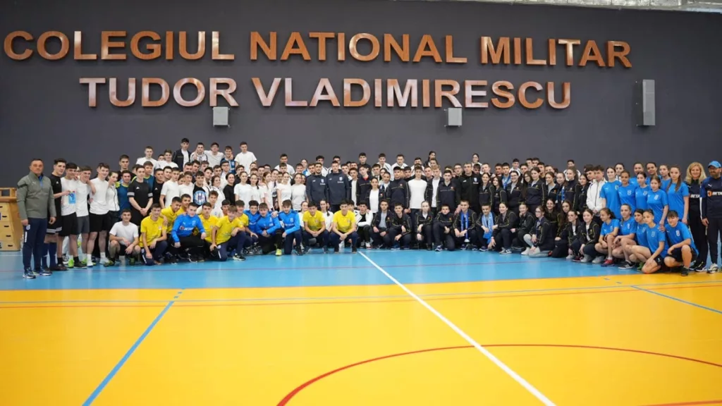Alb-albaştrii au întors vizita elevilor de la Colegiul Militar „Tudor Vladimirescu“