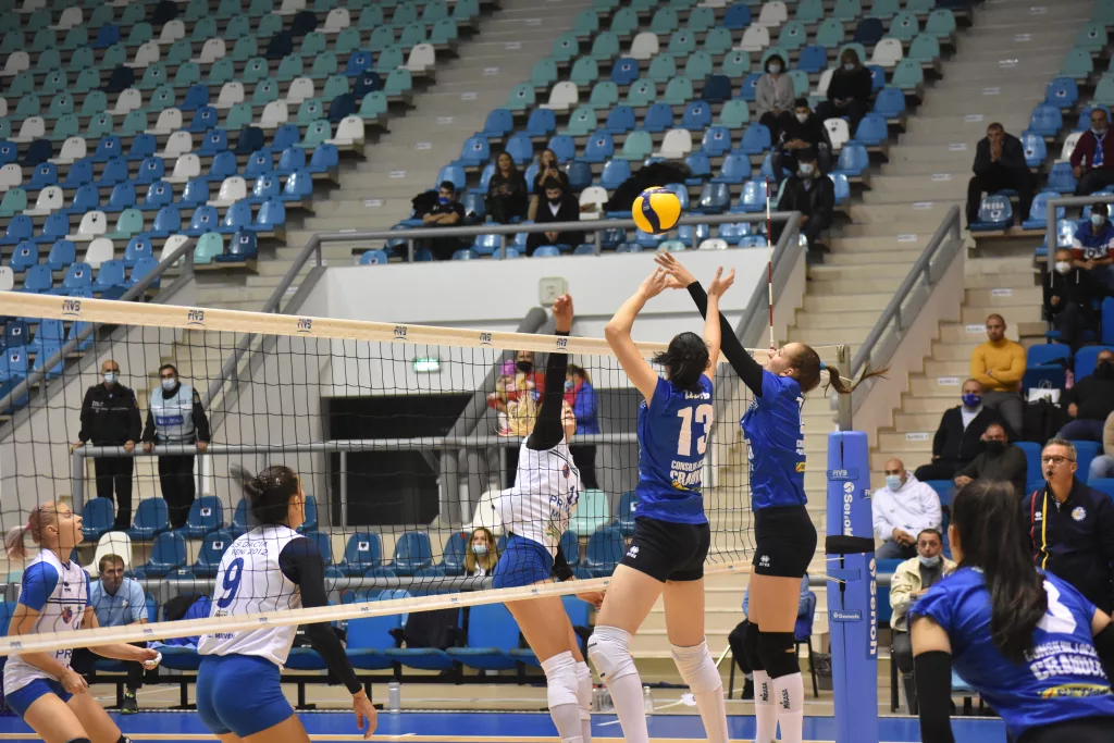 Volei (f) / SCMU merge la Dinamo să încerce surpriza