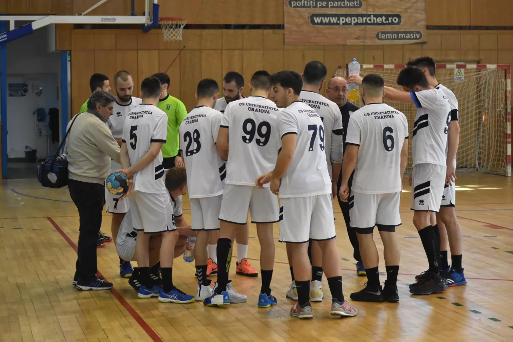 Handbal / Universitatea Craiova a învins Piteștiul și i-a egalat la puncte