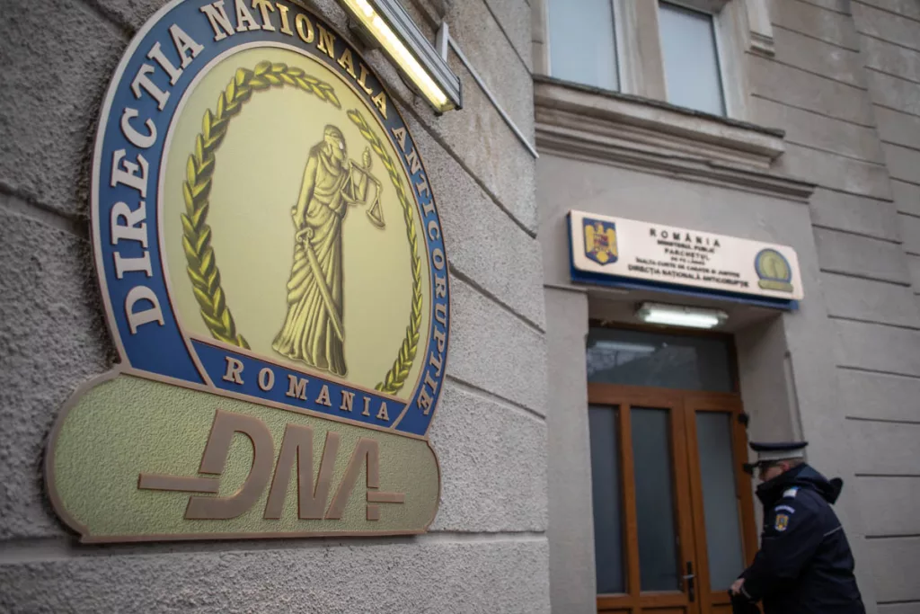 DNA a reţinut trei din patru comisari ai Gărzii de Mediu. Instituţia nu mai poate funcţiona