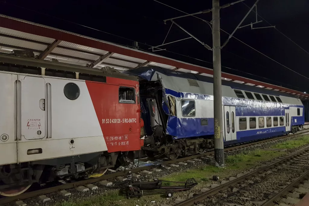 CFR verifică toate locomotivele de tipul celei care a făcut accident la Galaţi