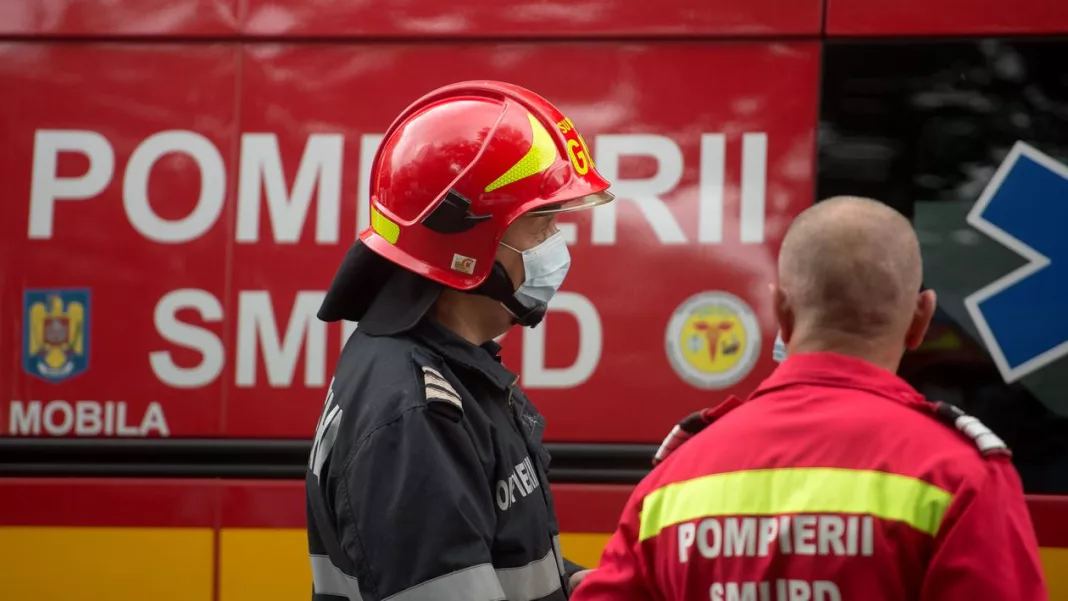 Locomotiva-unui-tren-incarcat-cu-motorina-a-luat-foc-in O persoană a primit îngrijiri medicale de la echipajele SMURD și SAJ, ulterior fiind transportată la spital