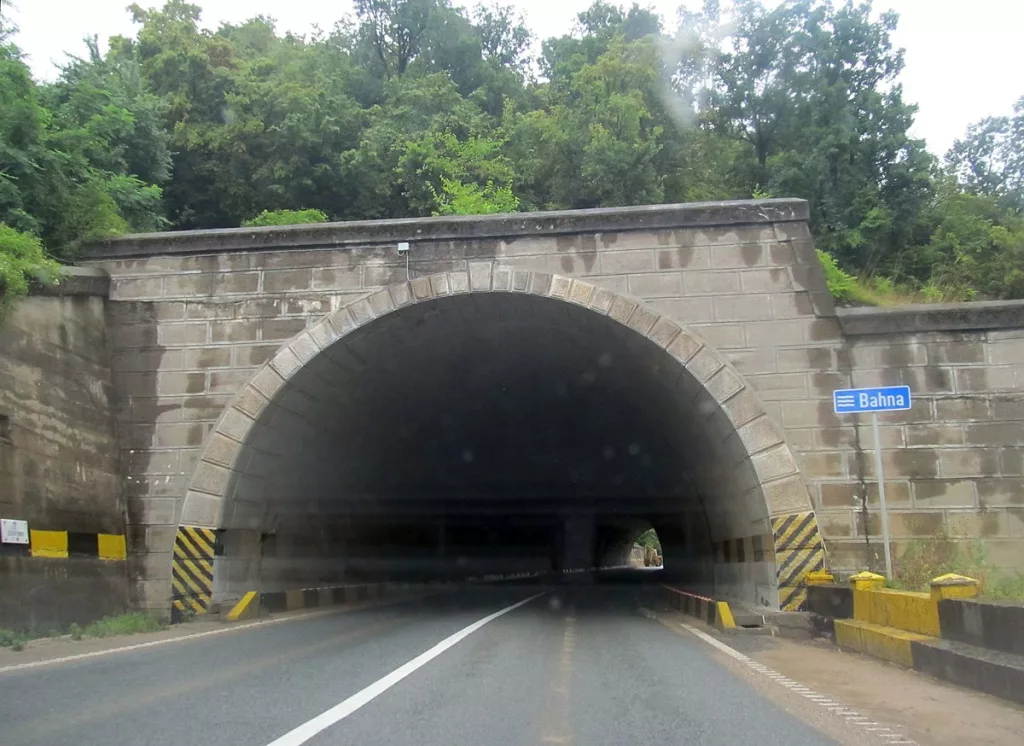 Mehedinți: Coliziune între două autotrenuri