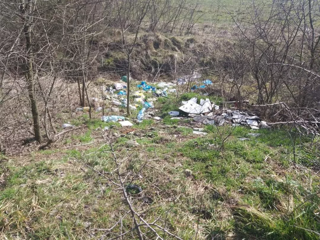 Primărie din Gorj, amendată cu 20.000 de lei pentru depozite necontrolate de deșeuri