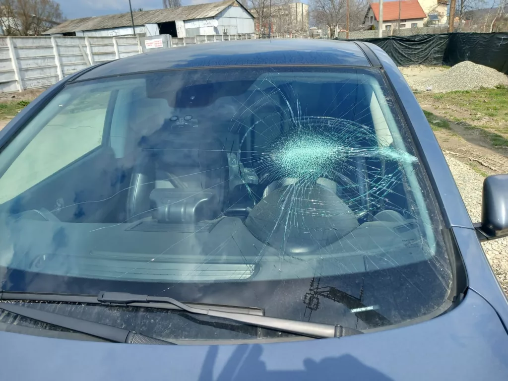 Anchetă a IPJ Gorj, după ce un om de afaceri s-a ales cu mașina avariată