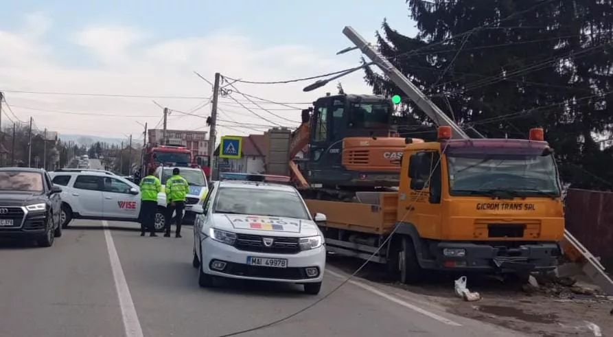 (VIDEO) Vâlcea: Pieton rănit grav de o automacara