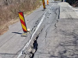 Drum afectat de alunecări de teren la Cârligei