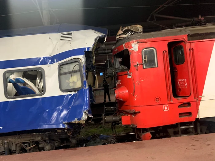 Un mort și trei răniți după ce o locomotivă a lovit un vagon în gara Galați