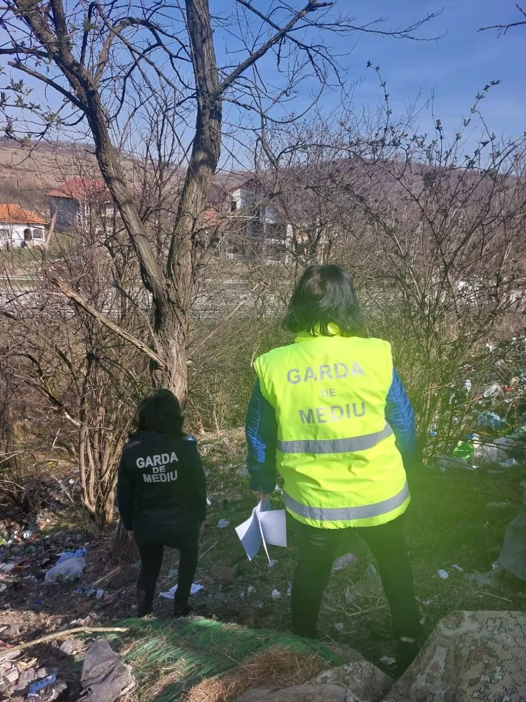 Amenzi de 30.000 de lei aplicate de Garda de Mediu Gorj pentru poluare cu deșeuri textile la Scoarța