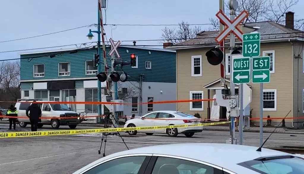 Doi morţi şi nouă răniţi după ce o camionetă a intrat pe trotuar, într-un orăşel canadian