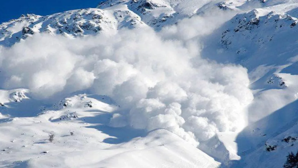 Risc mare de avalanșe în munţii Rodnei şi Călimani-Bistriţei
