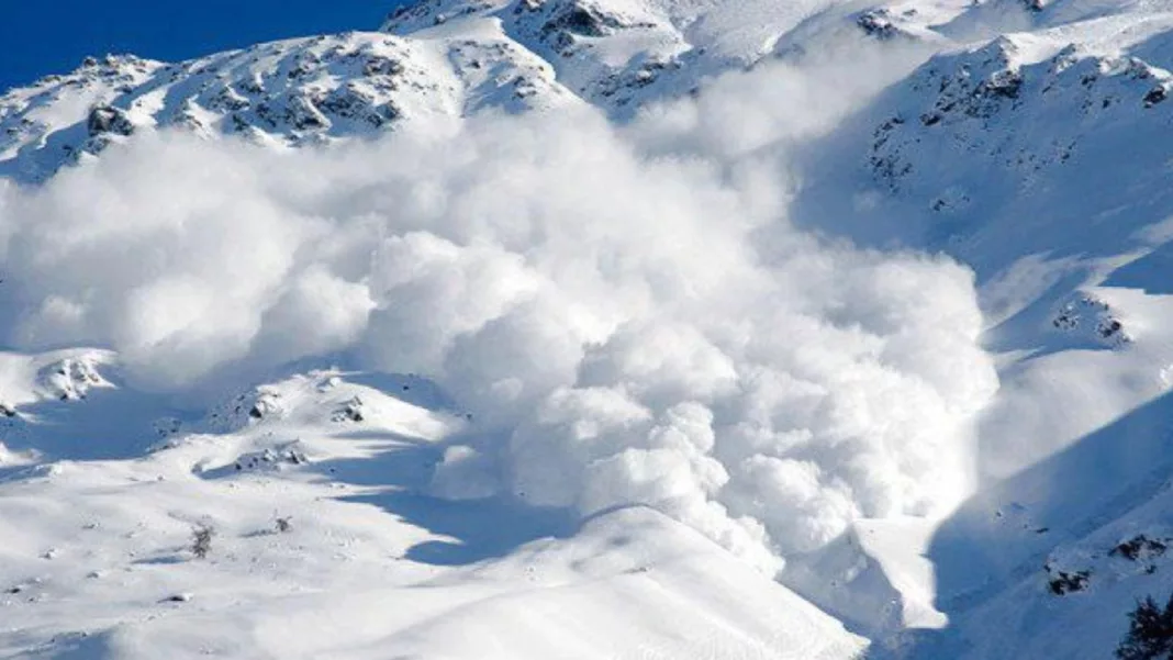 Risc mare de avalanșe în munţii Rodnei şi Călimani-Bistriţei