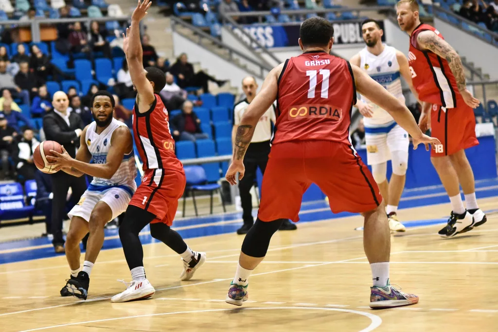 Baschet / SCMU Craiova s-a „distrat“ cu Dinamo în propriul fief