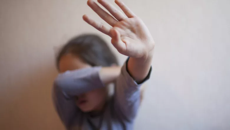 O copilă de 12 ani din Călăraşi, exploatată sexual la Paris