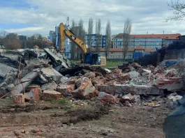 A început demolarea stadionului „Tineretului“ din Craiova, arena de legendă a fotbalului din Oltenia