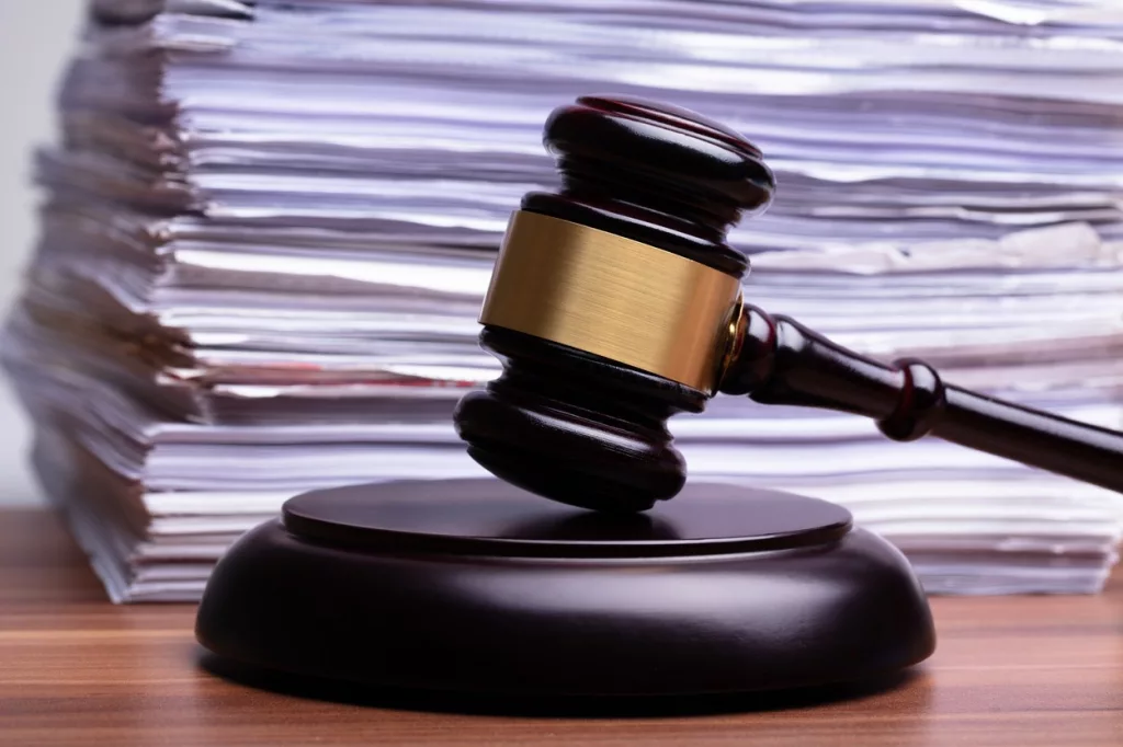 Un fost europarlamentar acuzat că a decontat ilegal cheltuieli de transport scapă de acuzaţii