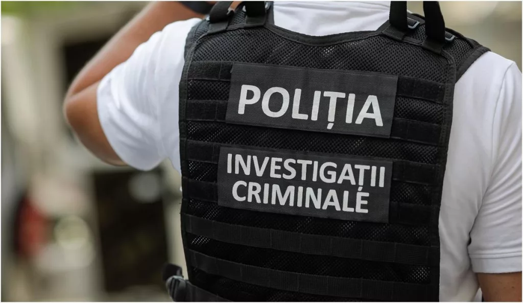 Cadavrul unui bărbat, găsit pe marginea unui pârâu