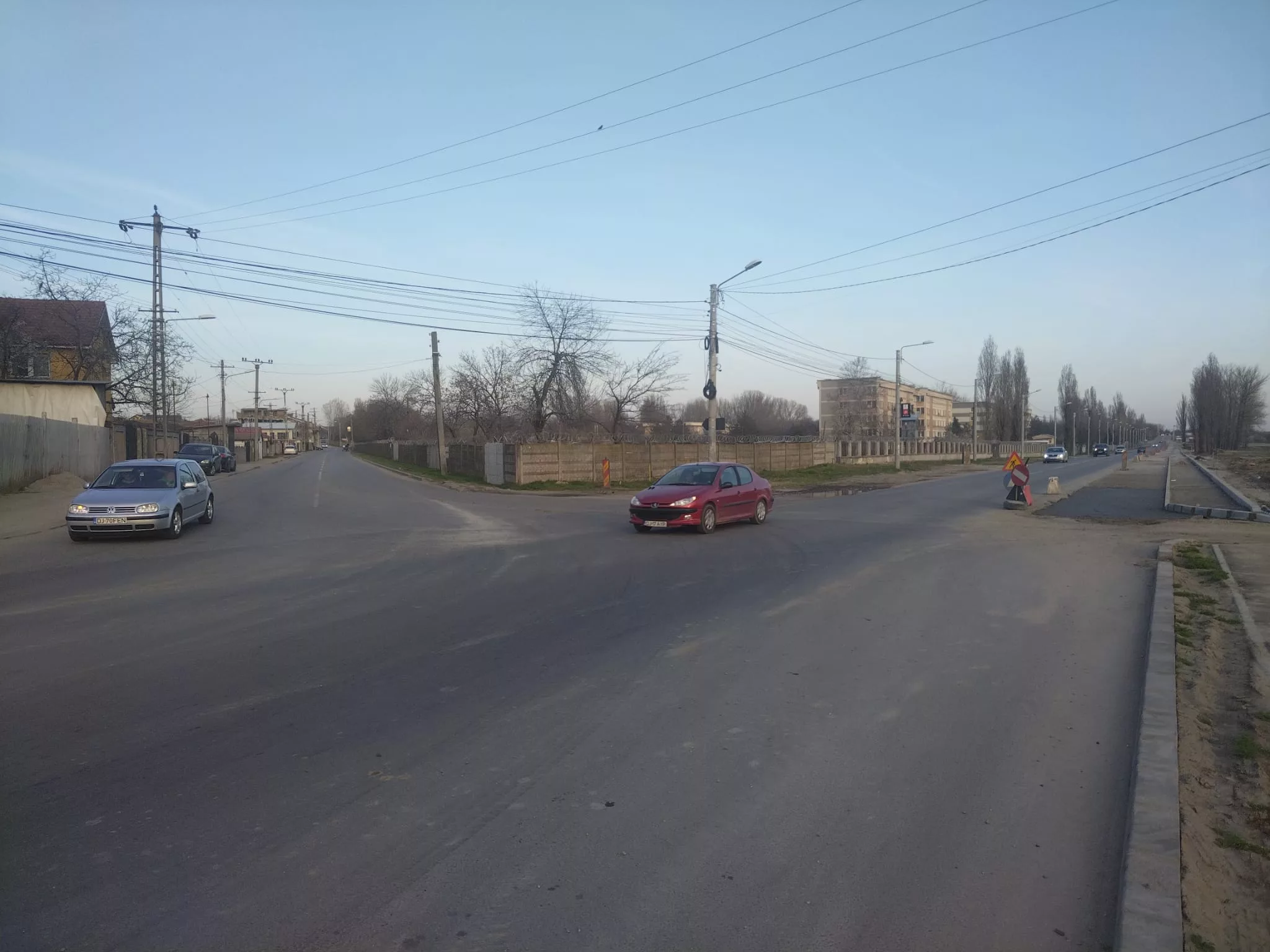Comisia de sistematizare a circulaţiei a avizat favorabil amenajarea unui sens giratoriu provizoriu la intersecţia străzii Nicolae Romanescu cu Aleea 2 Bechetului