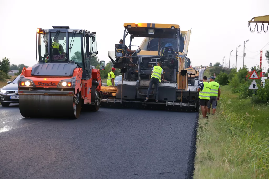 Bătălie mare pentru plombarea drumurilor naţionale din Oltenia