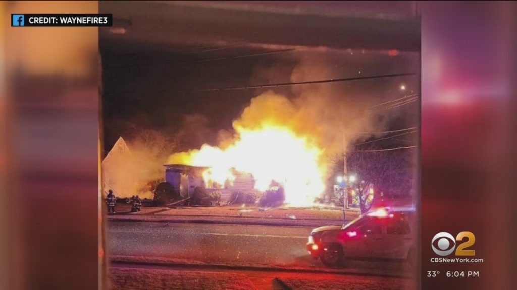 (VIDEO) Șase pompieri au fost răniți în explozia unei case din New Jersey