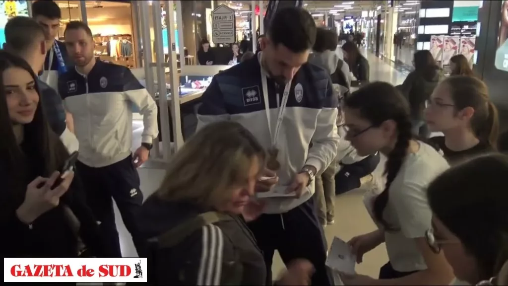 Emoții, voie bună și un trofeu mult râvnit! SCMU Craiova, întâlnire emoționantă cu fanii