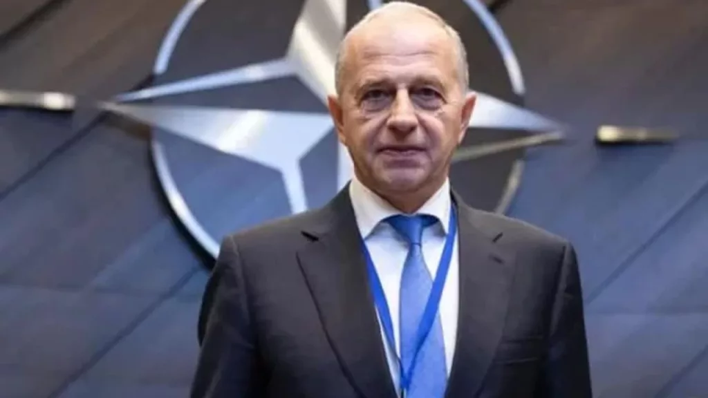 NATO i-a prelungit mandatul lui Mircea Geoană