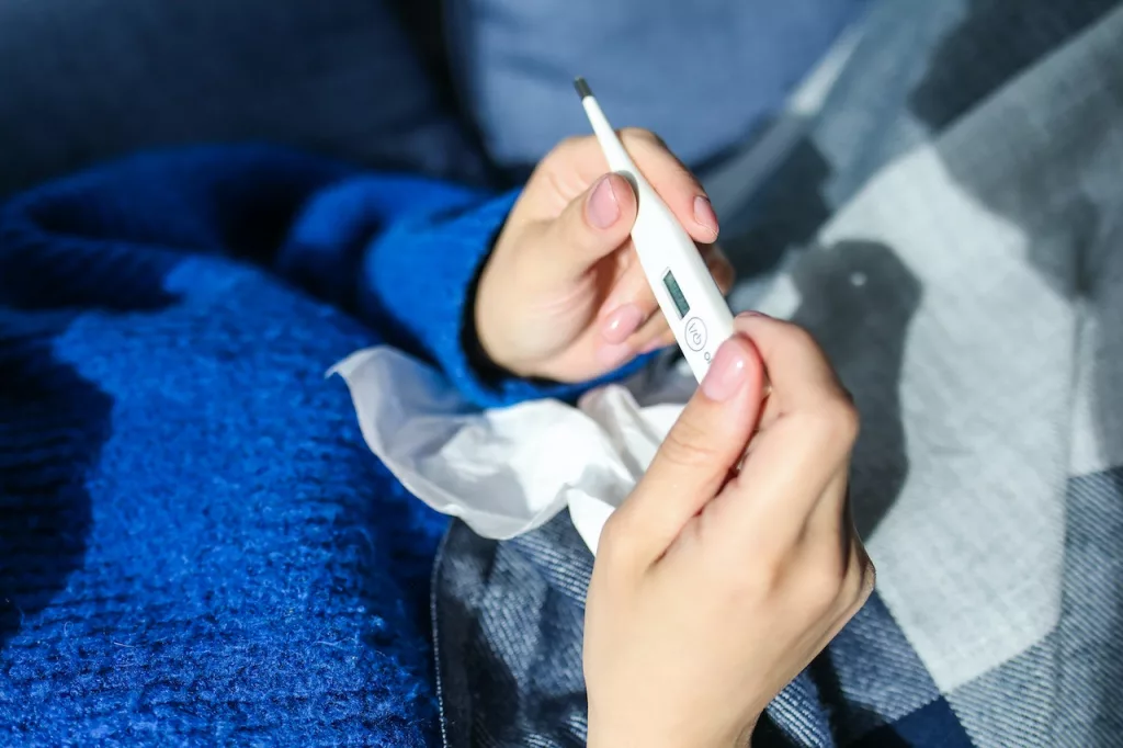 Numărul infecțiilor respiratorii acute scade sub pragul de 100.000