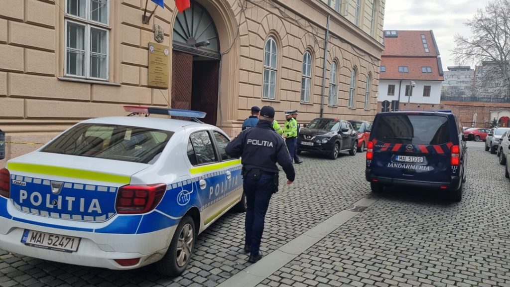 (VIDEO) Alertă la Palatul de Justiție din Timișoara. Un laptop suspect, lăsat la poartă