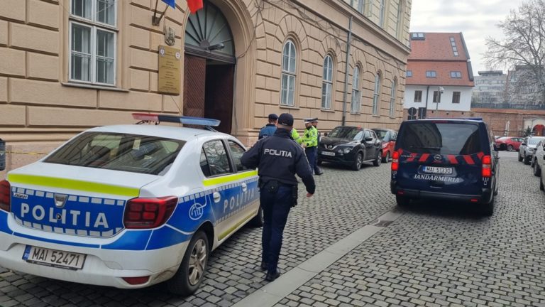 Polițiștii continuă cercetările în vederea identificării persoanei care a abandonat laptopul, precum și pentru stabilirea întregii situații de fapt și luării măsurilor legale care se impun