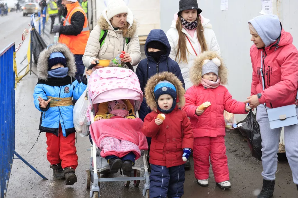 200 de percheziții la persoane care au luat pe nedrept bani pentru cazarea refugiaților