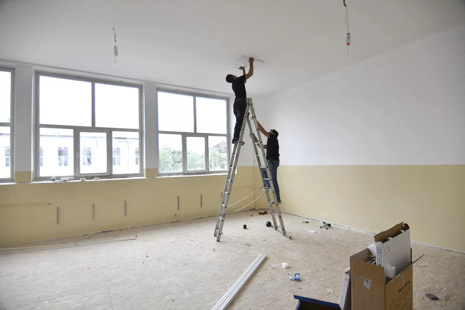 Constructor doi în unu la renovarea şcolilor din Craiova
