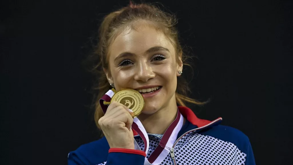 Sabrina Voinea intră în istorie la doar 15 ani! Gimnasta a luat două medalii de aur la Mondial