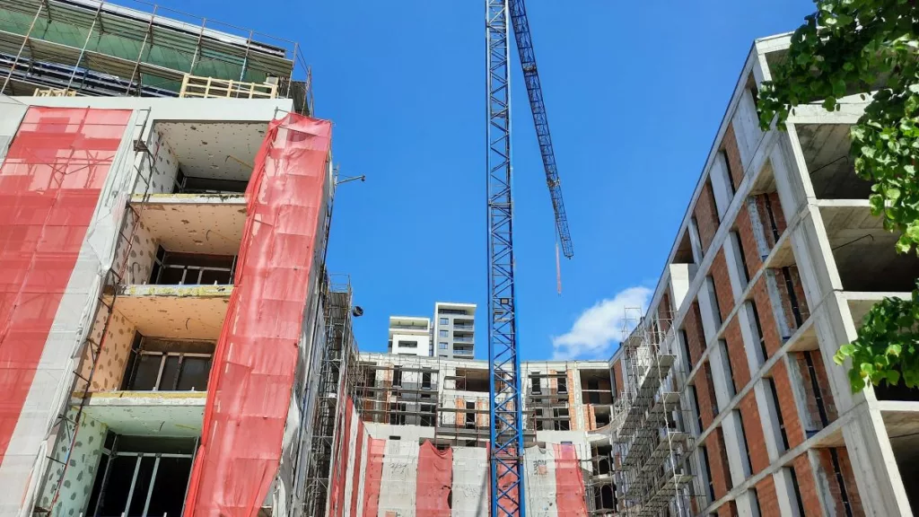 Autorizațiile de construcţie vor putea fi emise în doar 65 de zile