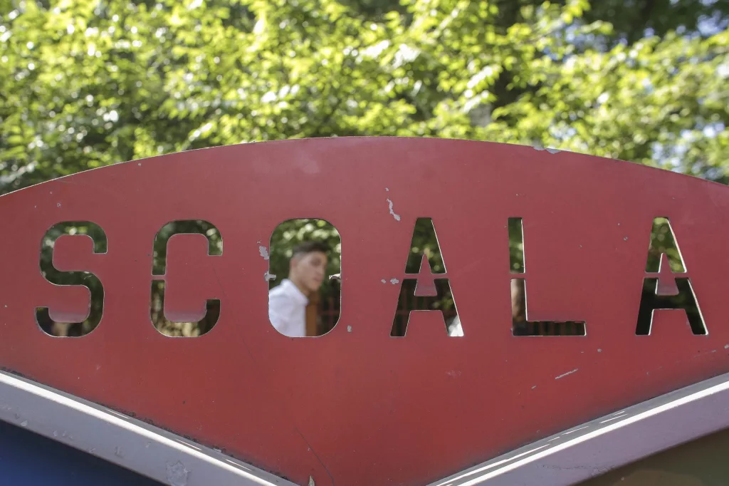 Elevii de clasa a VIII-a încep simularea Evaluării naţionale