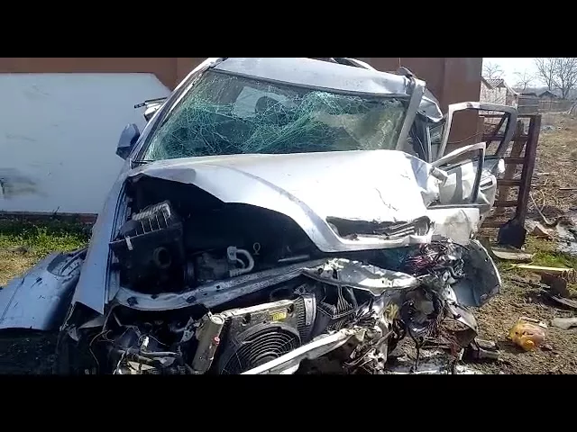 (VIDEO) Impact devastator între un autotren și 4 mașini, la Țânțăreni. Doi copii între răniți
