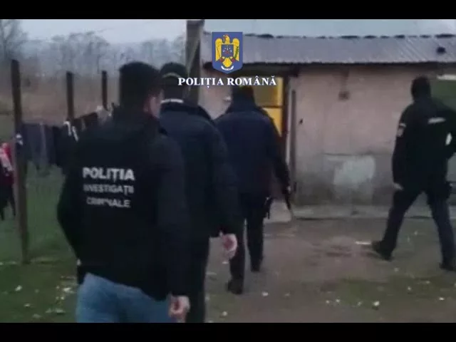 (VIDEO) Percheziții la persoane bănuite de furt calificat