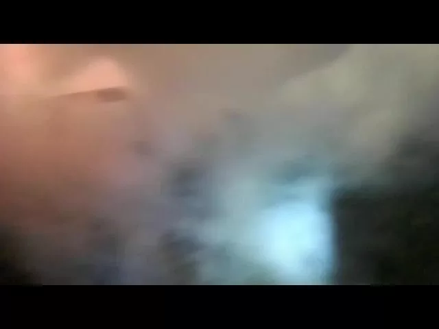 (VIDEO) Vâlcea: Trei autoturisme, distruse de un incendiu