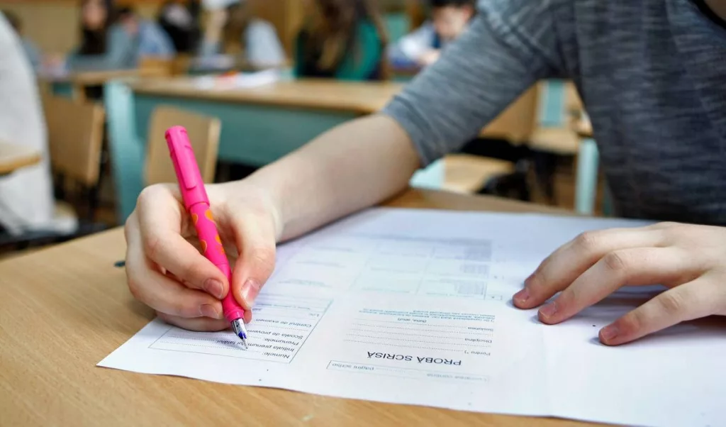 163.376 de elevi au fost prezenţi la proba de Matematică din cadrul simulării Evaluării Naţionale
