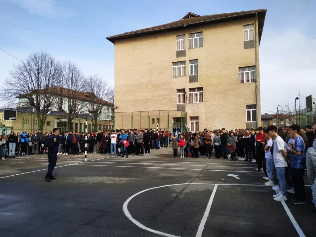 Exercițiu de simulare a unui cutremur la Colegiul Național „Ecaterina Teodoroiu” din Târgu Jiu