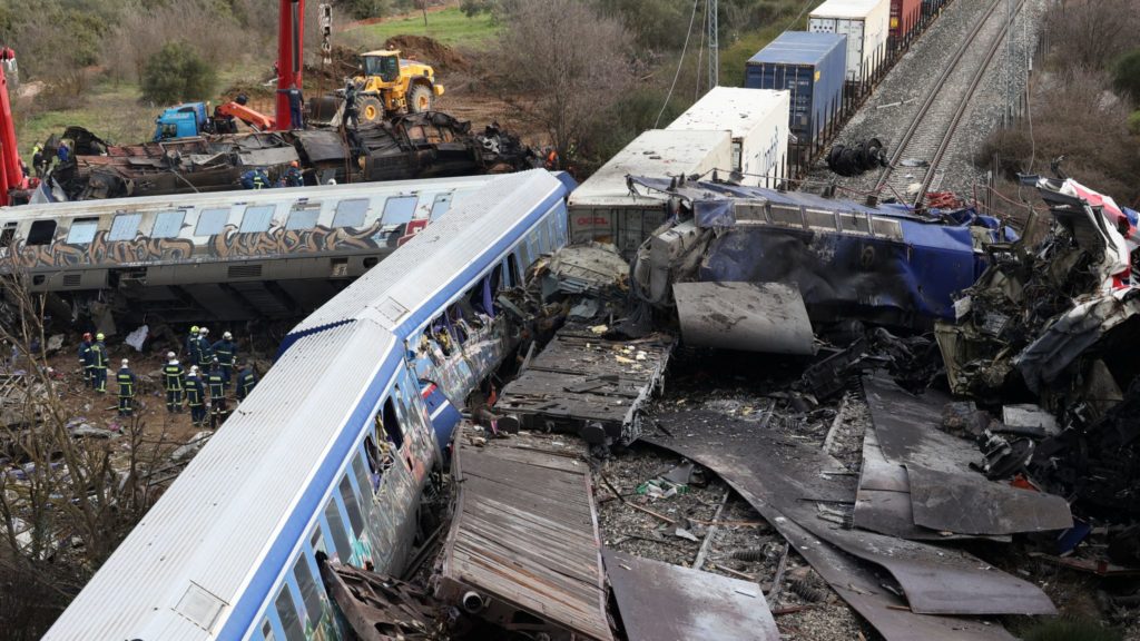 MAE: Niciun român nu este implicat în accidentul feroviar din Grecia