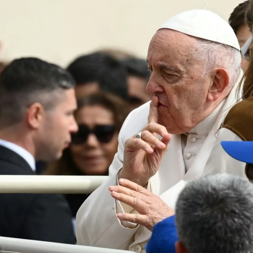 Papa Francisc a avut o noapte liniștită în spital