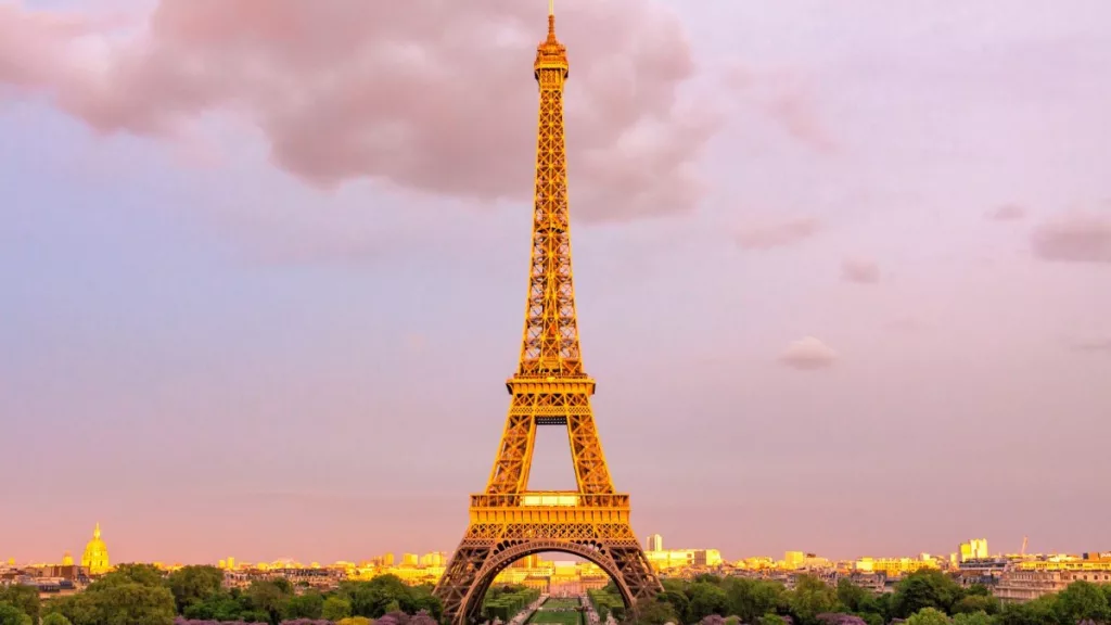 Turnul Eiffel şi Palatul Versailles, din nou închise din cauza grevelor