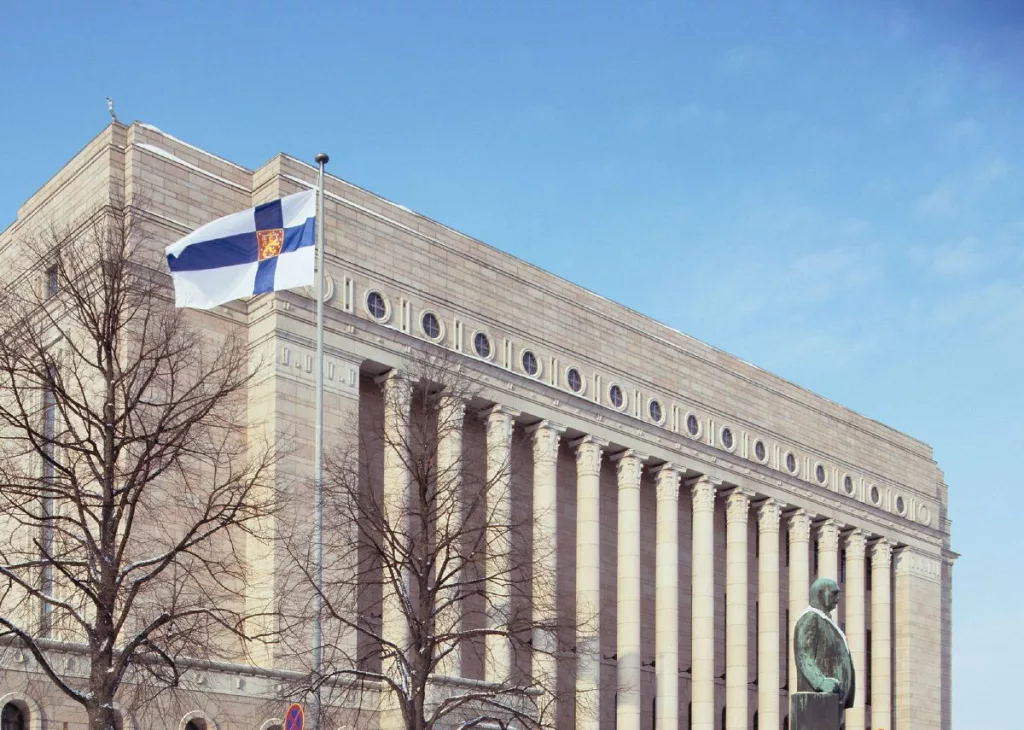 Finlanda: Parlamentul a adoptat proiectul de lege care deschide calea aderării la NATO