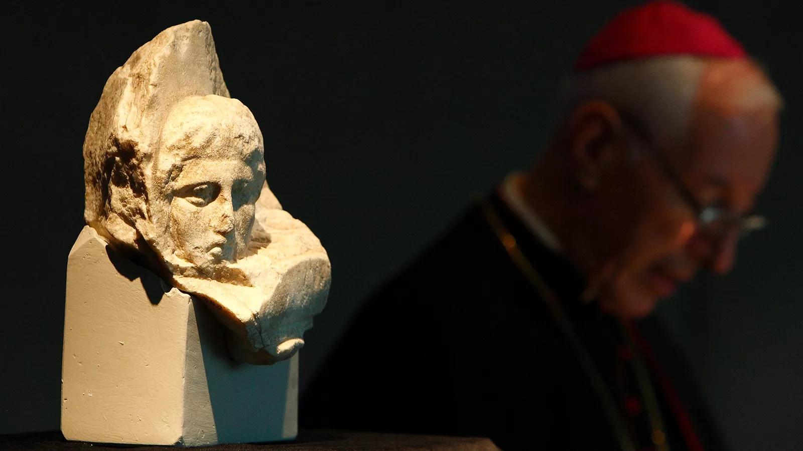 Vaticanul a restituit Greciei sculpturi de la Partenon