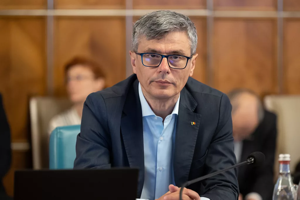 Ministrul Virgil Popescu, audiat la DNA în dosarul Romarm