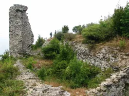 Ruinele cetății