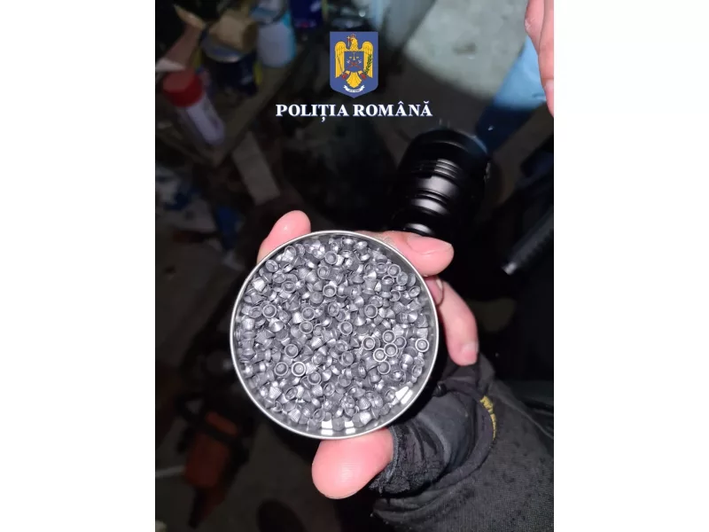 (VIDEO) 100 de percheziţii la contrabandişti de arme