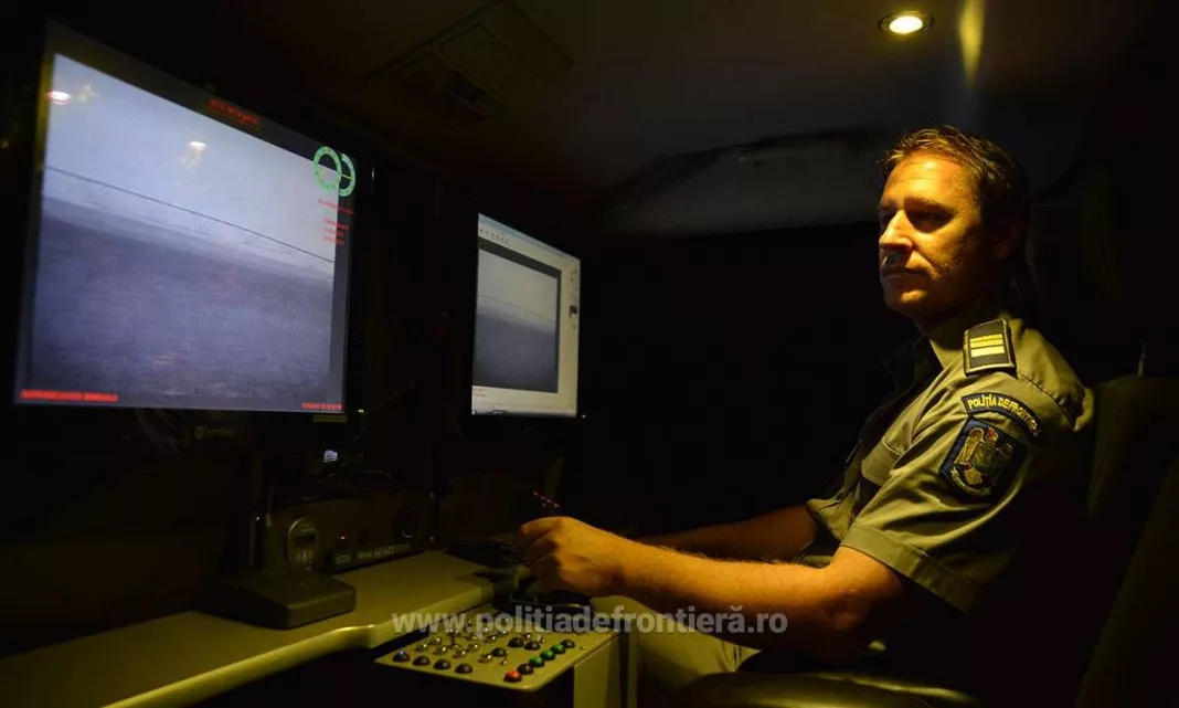 Poliţiştii arădeni au depistat 18 cetăţeni din diverse state care au încercat să treacă ilegal frontiera în Ungaria pe la „frontiera verde“